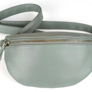 Versatile Green Vegan Leather Crossbody Bag—Multiple Storage Compartments